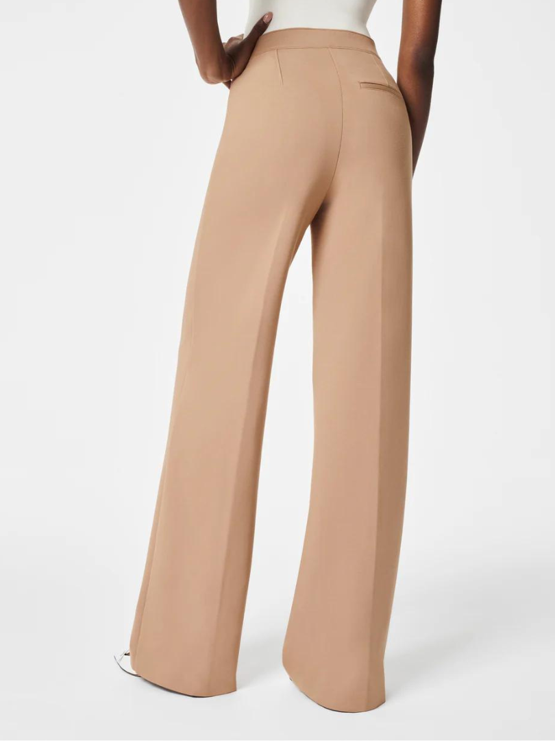 Elegantne reljefne FitCurve™ hlače