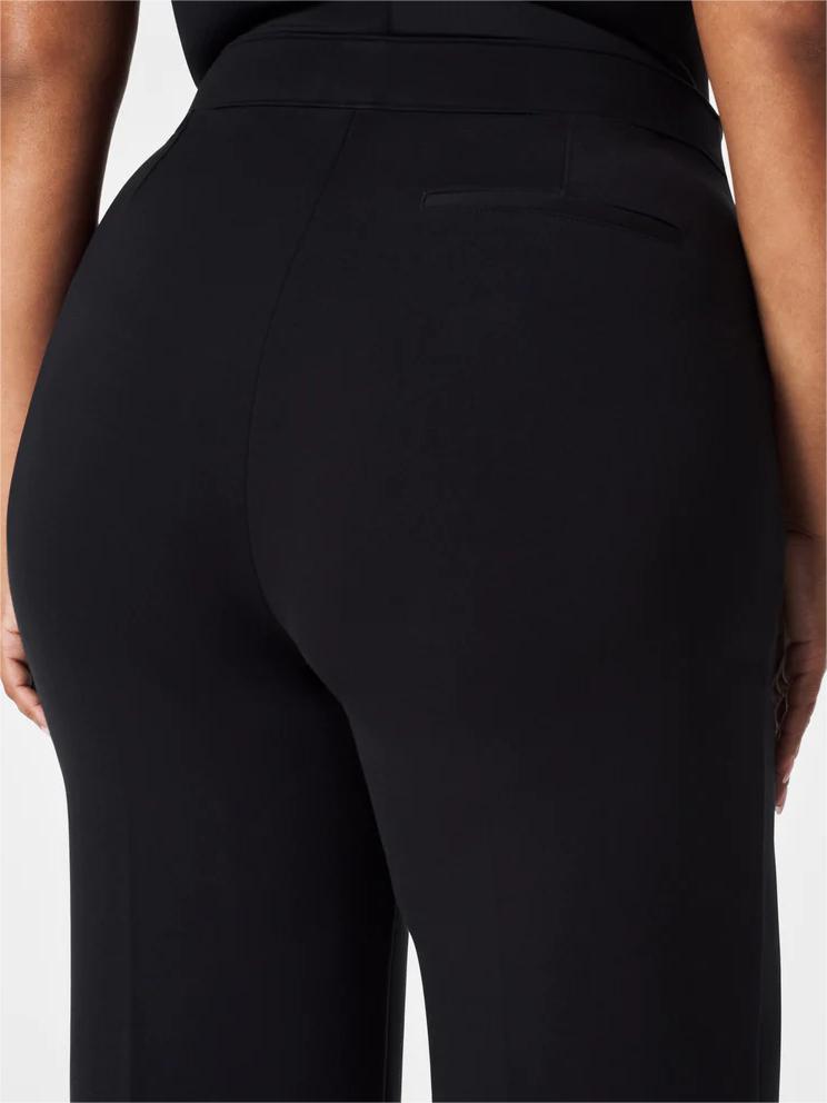 Elegantne reljefne FitCurve™ hlače