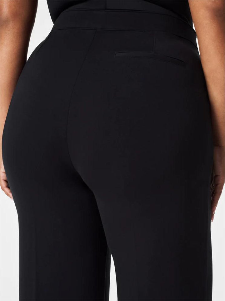 Elegantne reljefne FitCurve™ hlače