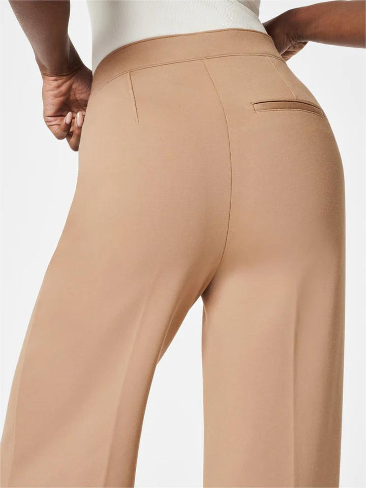 Elegantne reljefne FitCurve™ hlače